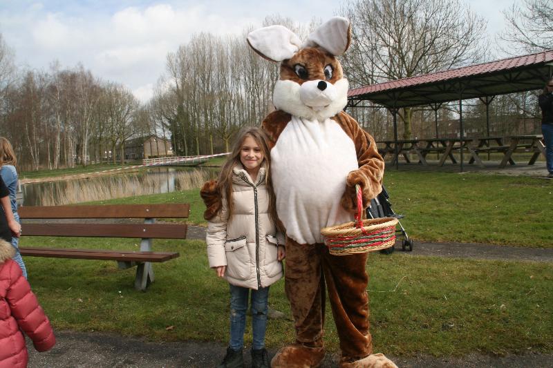 | 31-03-2018 foto paas eieren zoeken op de stormpolder beverwaard 
 

