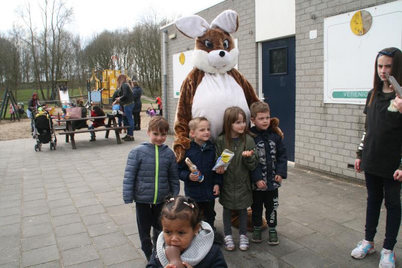 | 31-03-2018 foto paas eieren zoeken op de stormpolder beverwaard 
 
