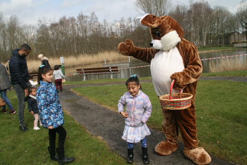 | 31-03-2018 foto paas eieren zoeken op de stormpolder beverwaard 
 
