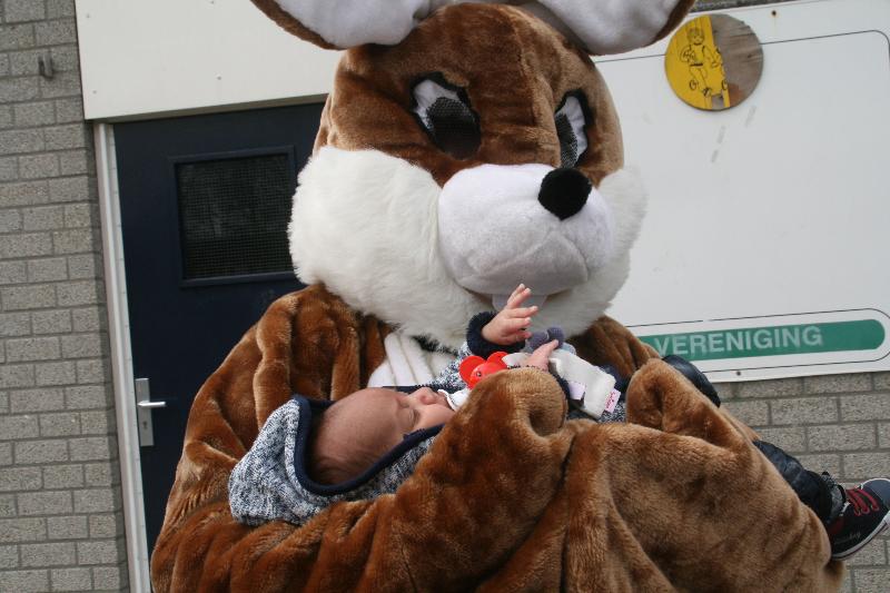 | 31-03-2018 foto paas eieren zoeken op de stormpolder beverwaard 
 
