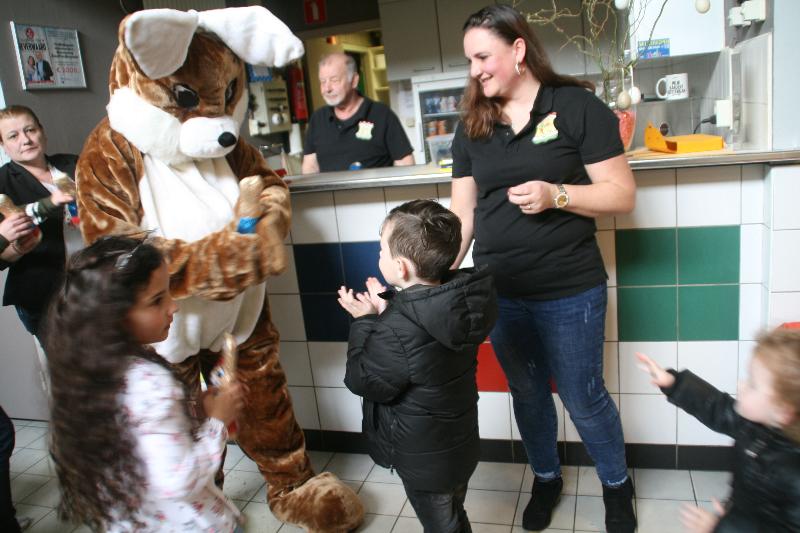 | 31-03-2018 foto paas eieren zoeken op de stormpolder beverwaard 
 
