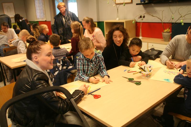| 31-03-2018 foto paas eieren zoeken op de stormpolder beverwaard 
 
