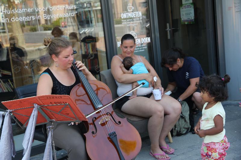 24-07-18 foto peuter concert i.s.m mamacafe in het doet effe mee cafe winkelcentrum beverwaard