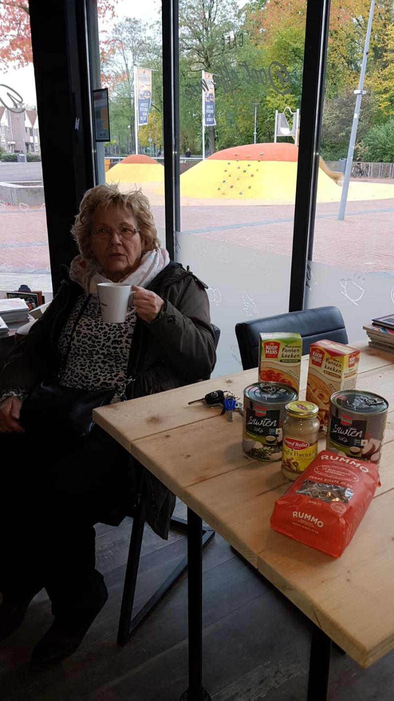 5-11-18 kerstpakketten actie in doet effe mee cafe oudewatering beverwaard