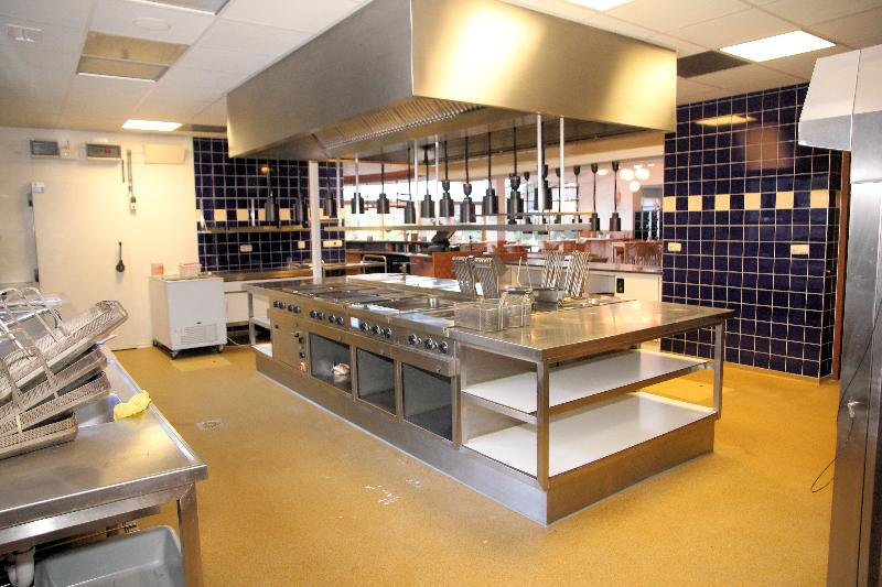 1-12-2018 de keuken en de bar  het restaurant ziet er weer mooi schoon en fris uit vandaag is de bar open gegaan de eerste koffie is geschonken