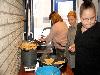 21-3-19 pannenkoeken bakken op de obs de barkentijn voor de ouderen van de wetering.