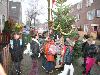 | 13-12-19 kerstboom sandeburgbaan kinderen van de rk de regenboog hebben tekeningen gemaakt en in de boom gehangen 