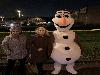 | 19-12-20 kerst devile rhijnauwensingel met olaf en kerstvrouw op de foto 