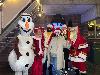 | 19-12-20 kerst devile rhijnauwensingel met olaf en kerstvrouw op de foto 