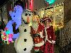 | 19-12-20 kerst devile rhijnauwensingel met olaf en kerstvrouw op de foto 