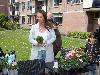 3-5-21 plantjes uitdelen aan bewoners ijsselburgh en plantjes zetten in de tuin van de ijsselburgh gesponsort door woonbron en VRIENDEN VAN IJSSELBURGH humanitas skillskitchen